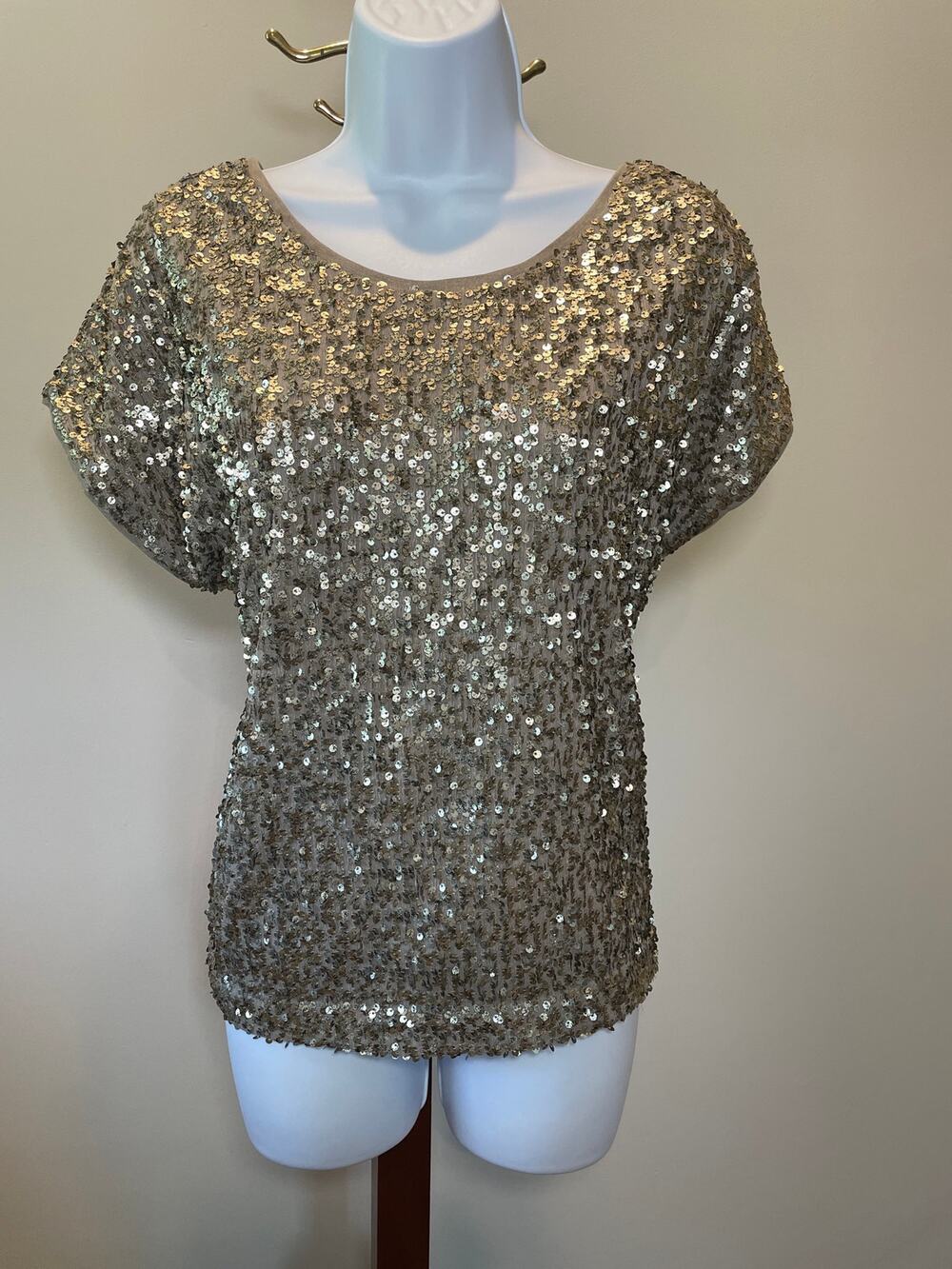 Tart Sequin Top – NWT – Size S – Gold – Crew Neck – V‑Hem Back